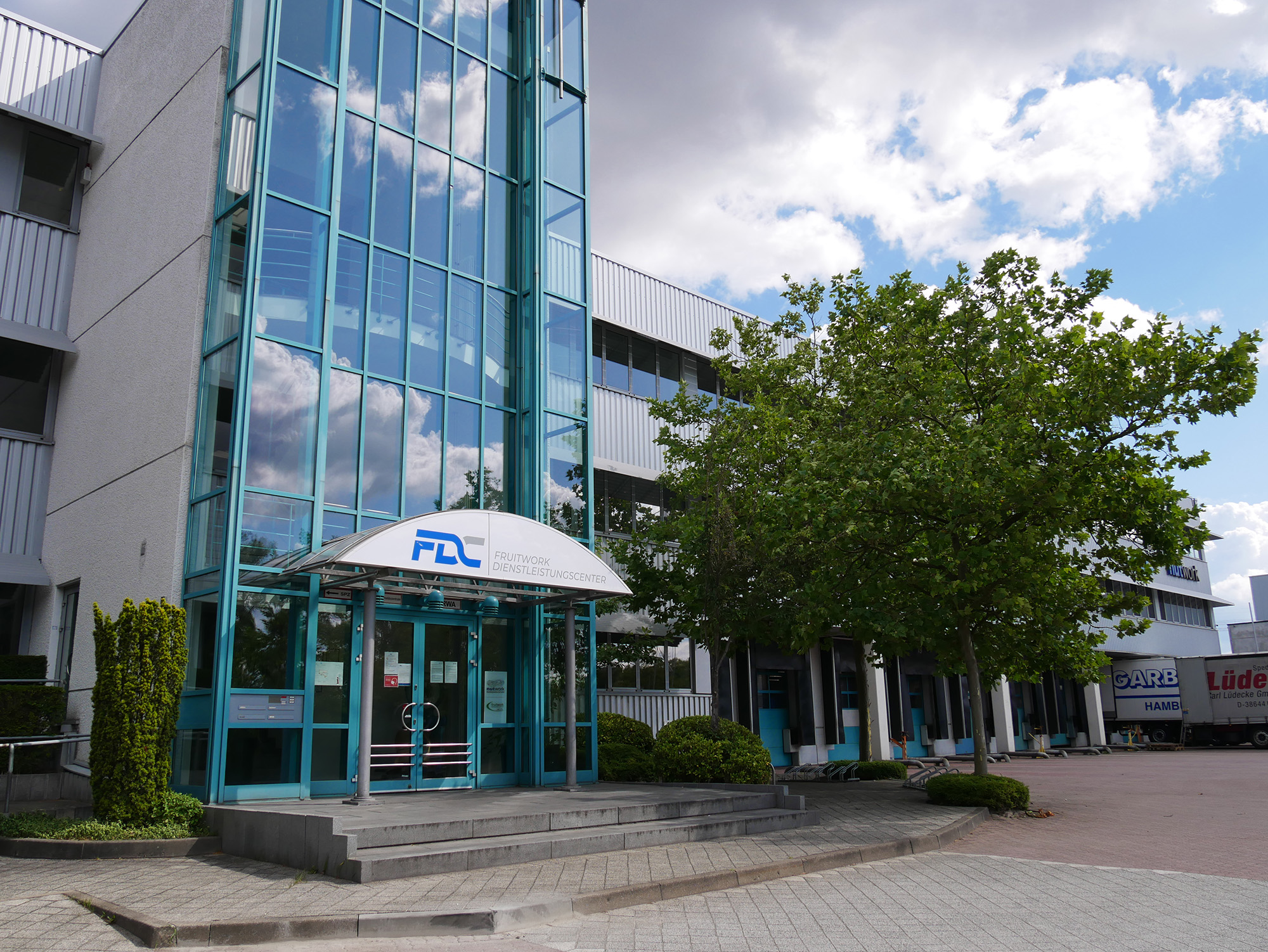 Entrance of the Fruitwork Dienstleistungs Center (FDC)